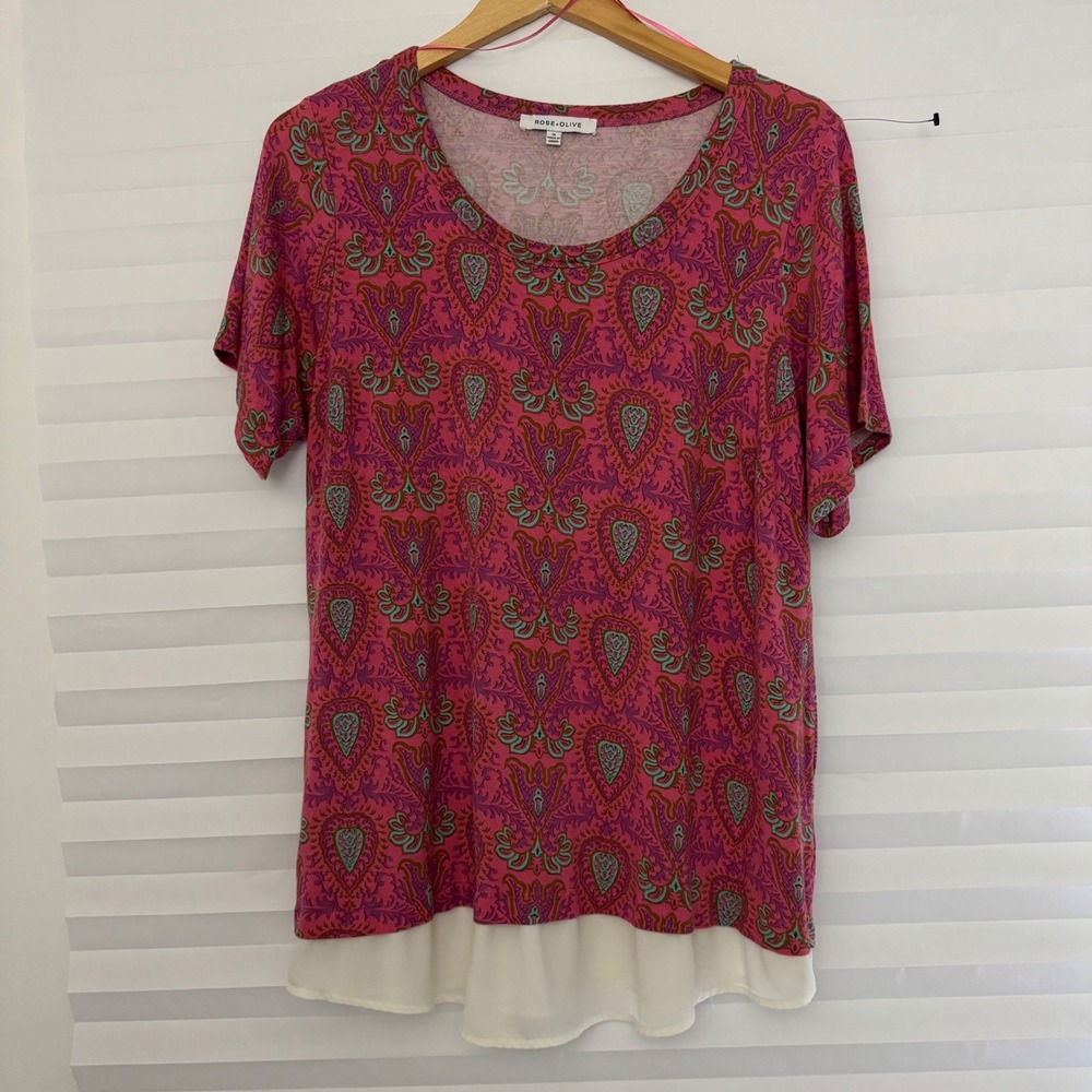 Rose + Olive Pink Paisley Layered Hem Knit Top Plus Size 1X Short Sleeve Blouse